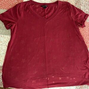 ROCK & REPUBLIC TEE SHIRT-Dark Red Star Pattern in Size XL